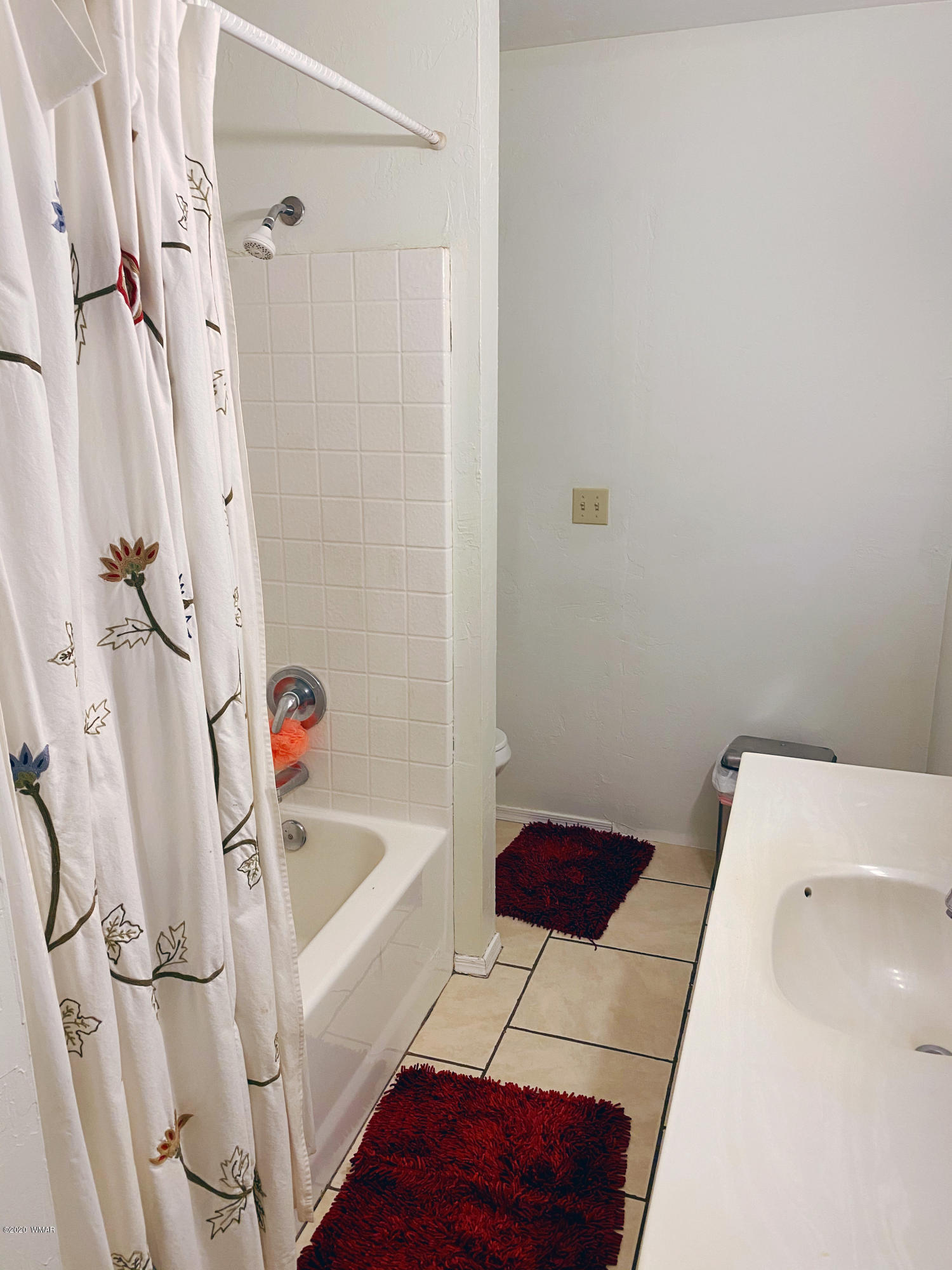 241 West Center Street Snowflake, AZ 85937 - Photo 22 of 25 a bathroom with a bathtub and a shower