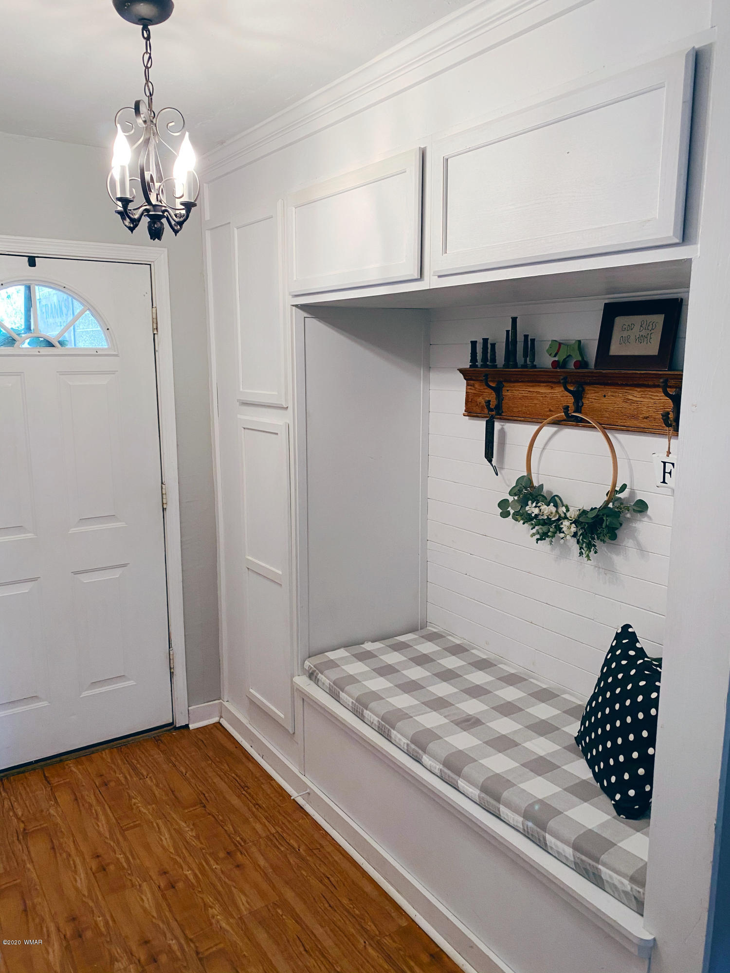 241 West Center Street Snowflake, AZ 85937 - Photo 4 of 25 a bedroom with bed and cabinets