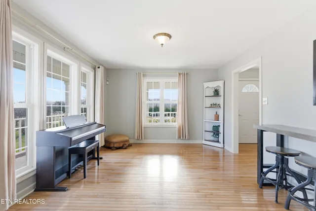 $599,900 | 2217 East Emory Road, Knoxville, TN 37938