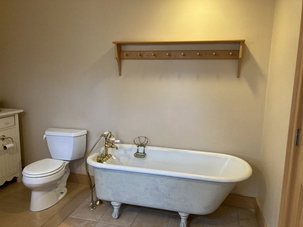 55 Park Street Boston, MA 02129 - Photo 16 of 24 a bathroom with a sink and a toilet