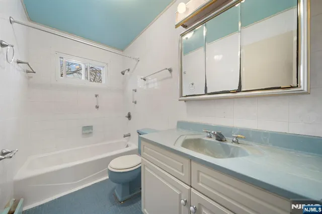 $765,000 | 601 Oakwood Drive, Northvale, NJ 07647