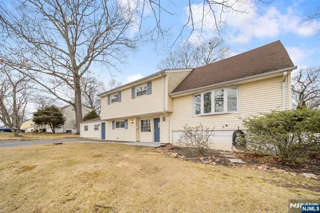 $765,000 | 601 Oakwood Drive, Northvale, NJ 07647