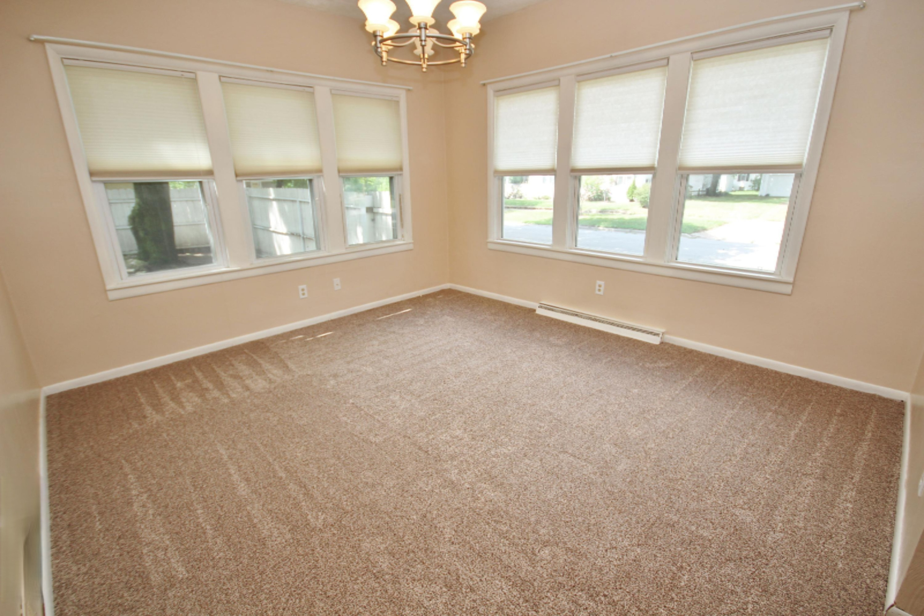 307 6th Avenue Three Rivers, MI 49093 - Photo 15 of 37 Living Room