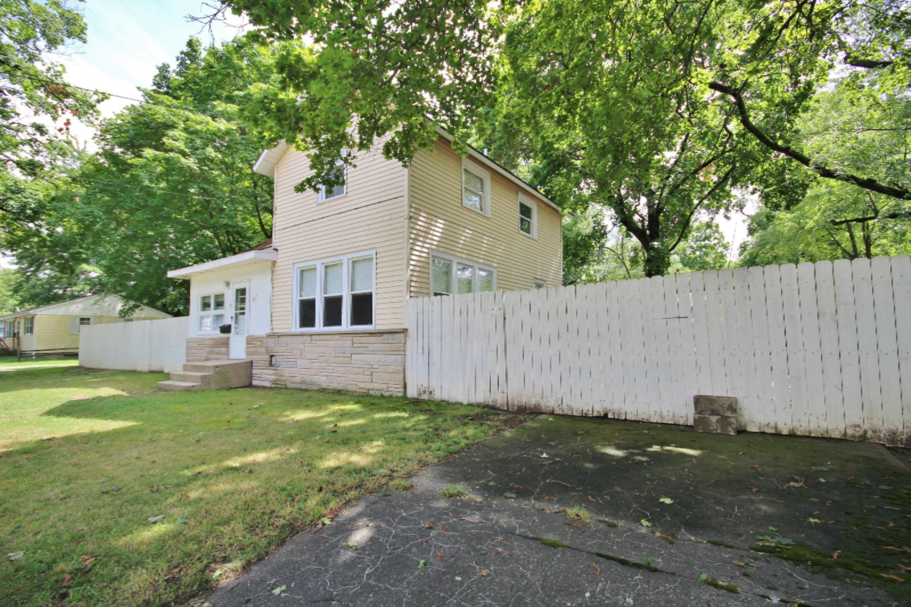 307 6th Avenue Three Rivers, MI 49093 - Photo 4 of 37 IMG_4301
