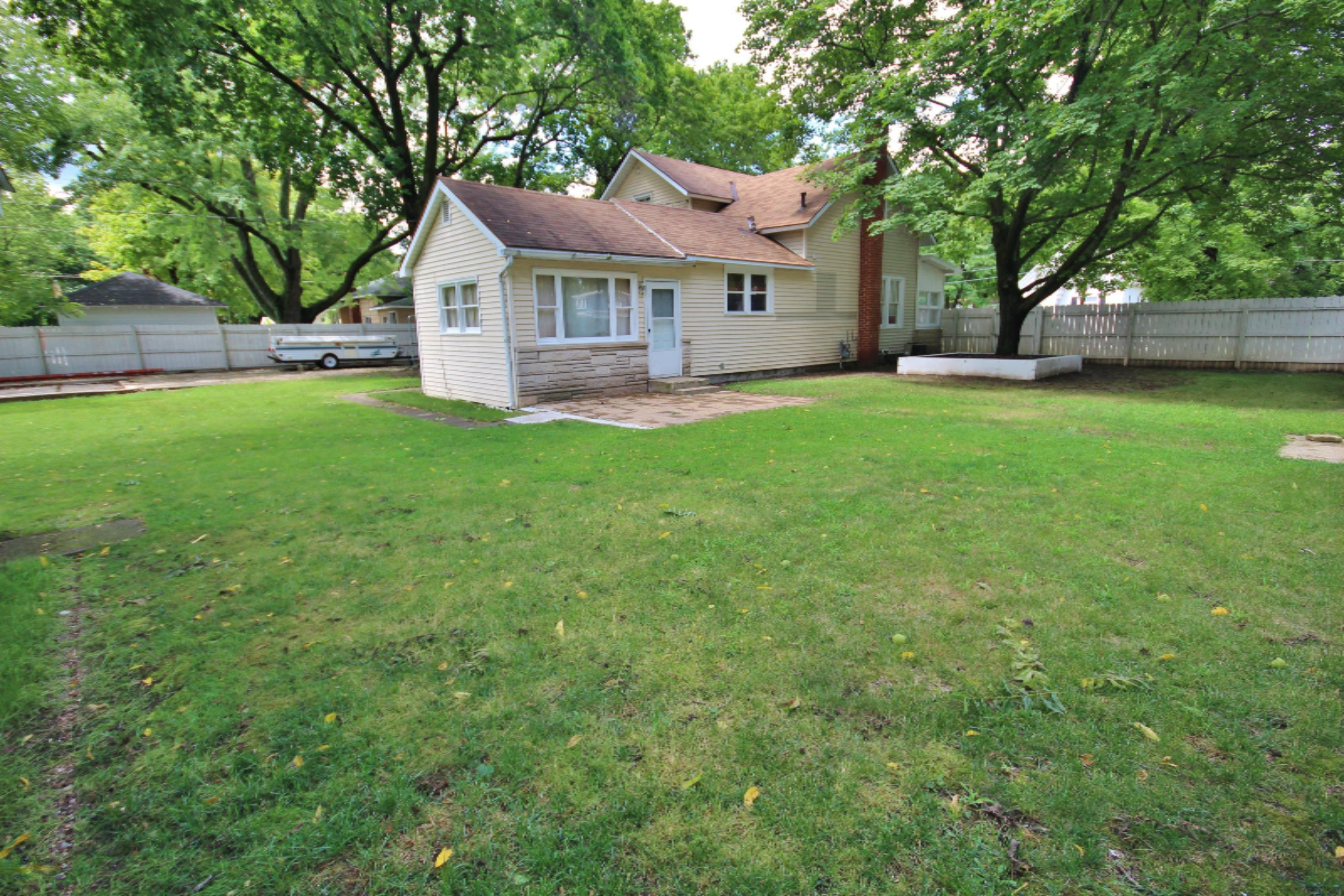307 6th Avenue Three Rivers, MI 49093 - Photo 6 of 37 IMG_4309