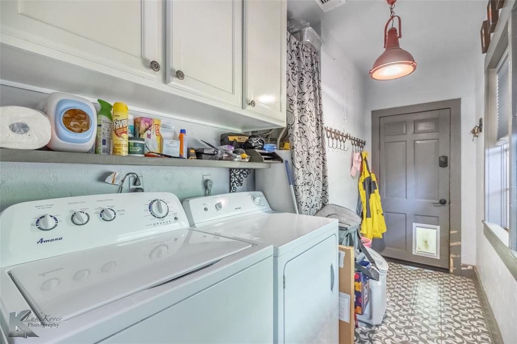 202 East Ross Street Rising Star, TX 76471 - Photo 19 of 40 a utility room with dryer and washer