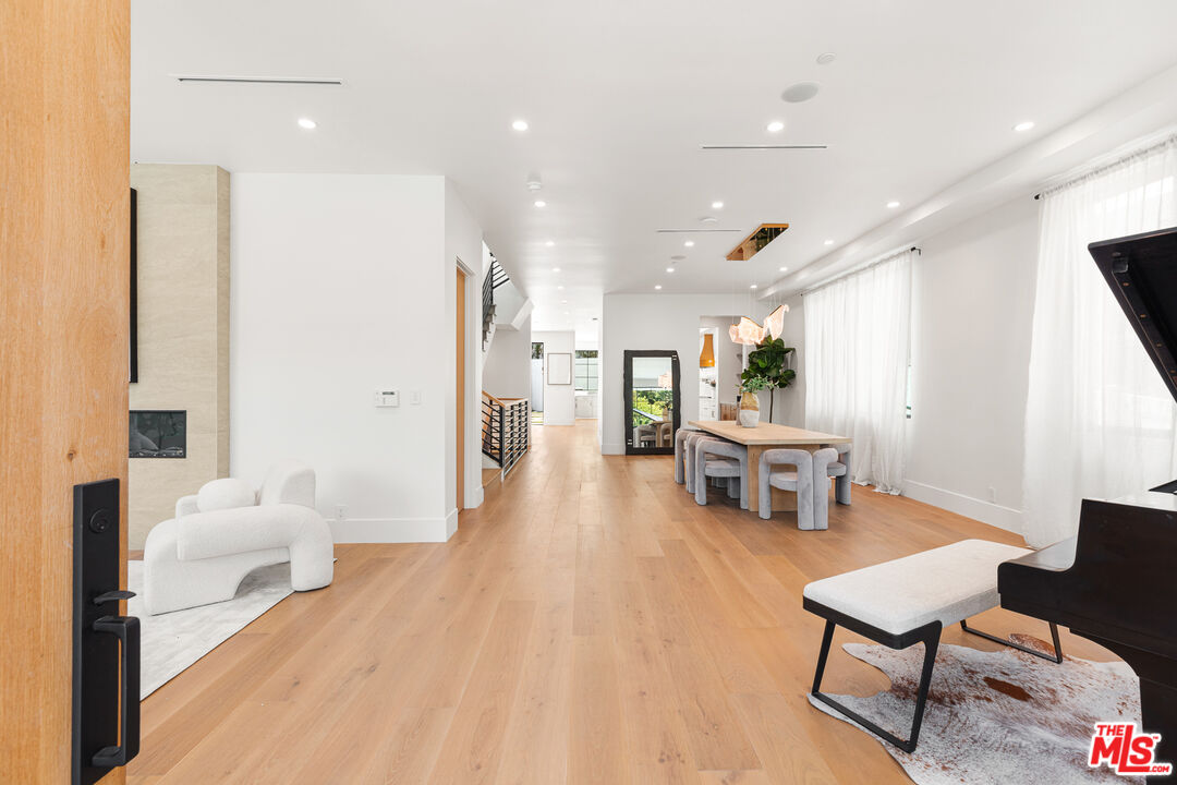 2565 Patricia Avenue Los Angeles, CA 90064 - Photo 4 of 55