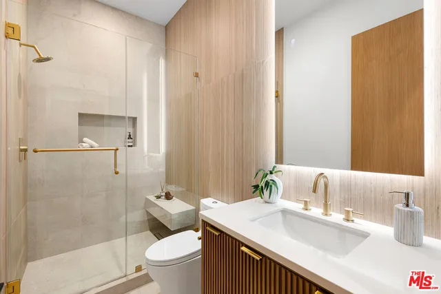 $7,170,888 | 2565 Patricia Avenue, Los Angeles, CA 90064