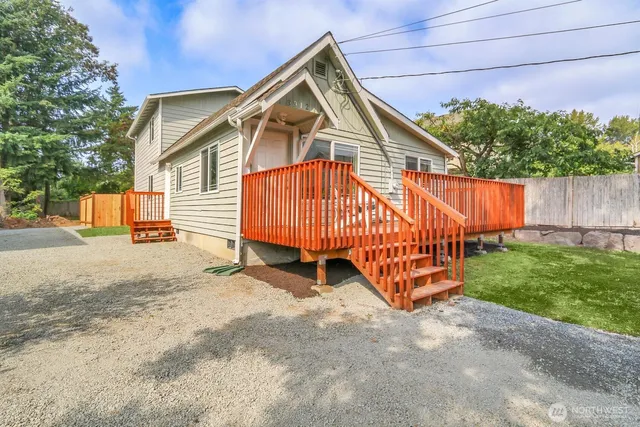 $529,950 | 9912 Holly Drive, Unit A, Everett, WA 98204