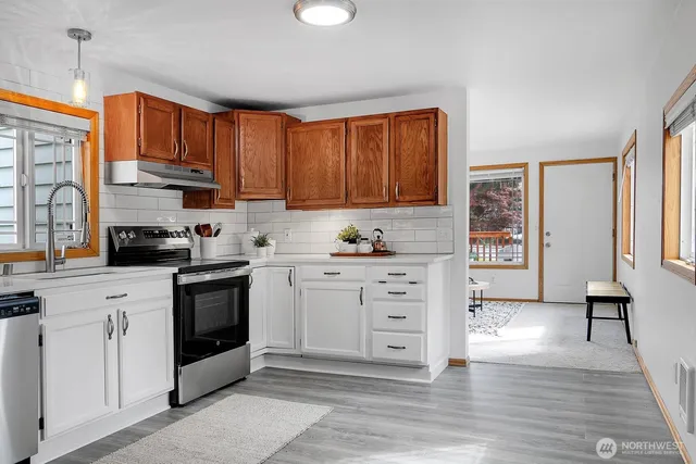 $529,950 | 9912 Holly Drive, Unit A, Everett, WA 98204