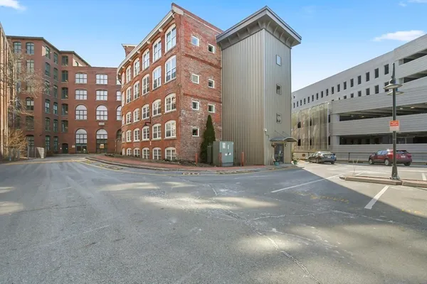 $2,350 | 200 Market Street, Unit 3305, Lowell, MA 01852