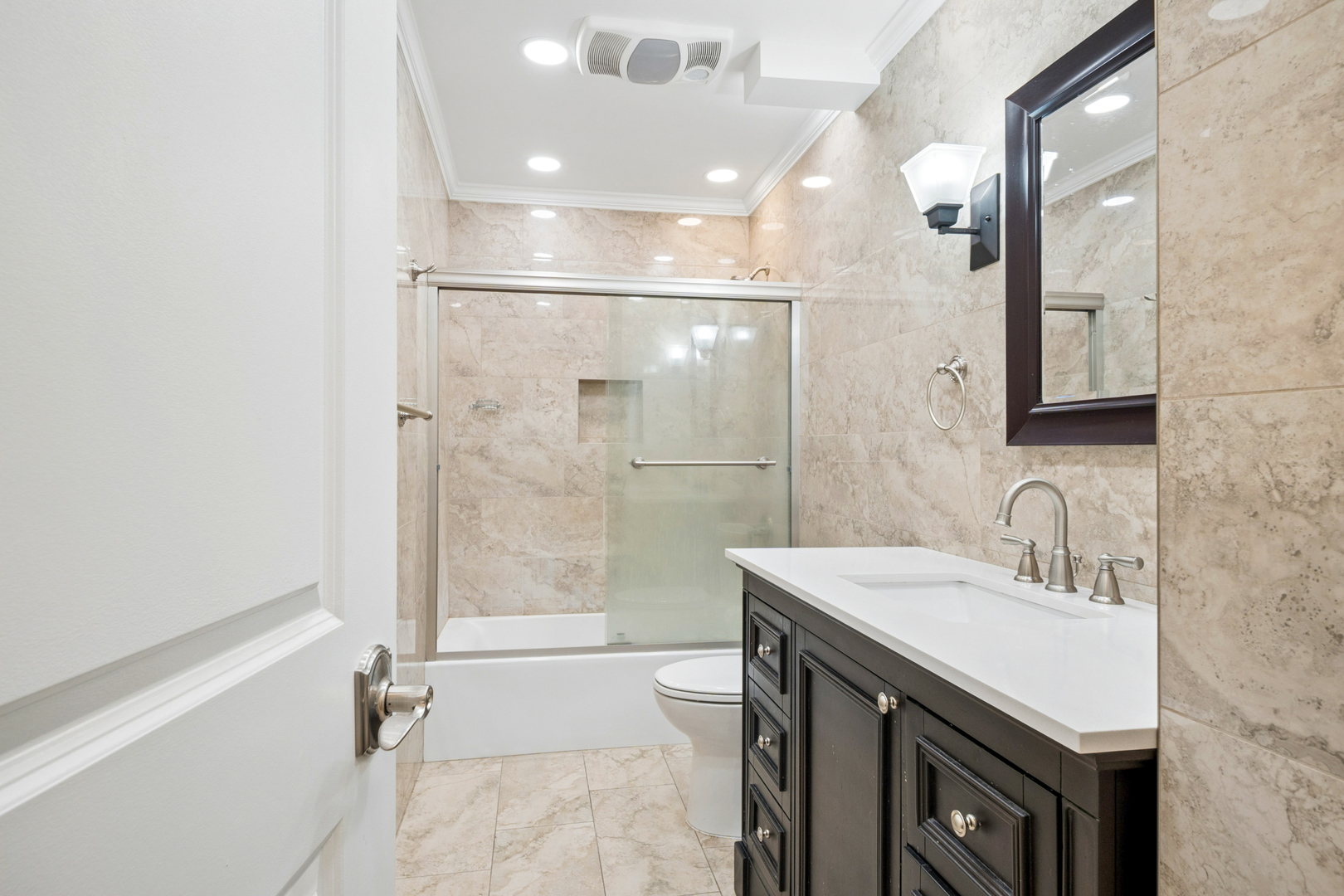 453 Raintree Drive, Unit 3P Glen Ellyn, IL 60137 - Photo 18 of 27 Gallery Image 18