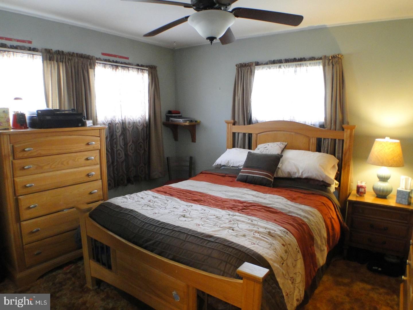 25 Islet Road Levittown, PA 19057 - Photo 13 of 25 Gallery Image 13