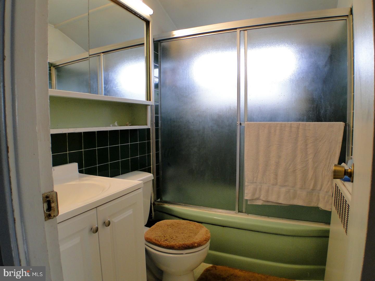 25 Islet Road Levittown, PA 19057 - Photo 19 of 25 Gallery Image 19
