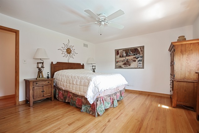 7517 Cambridge Road Darien, IL 60561 - Photo 5 of 10 Gallery Image 5