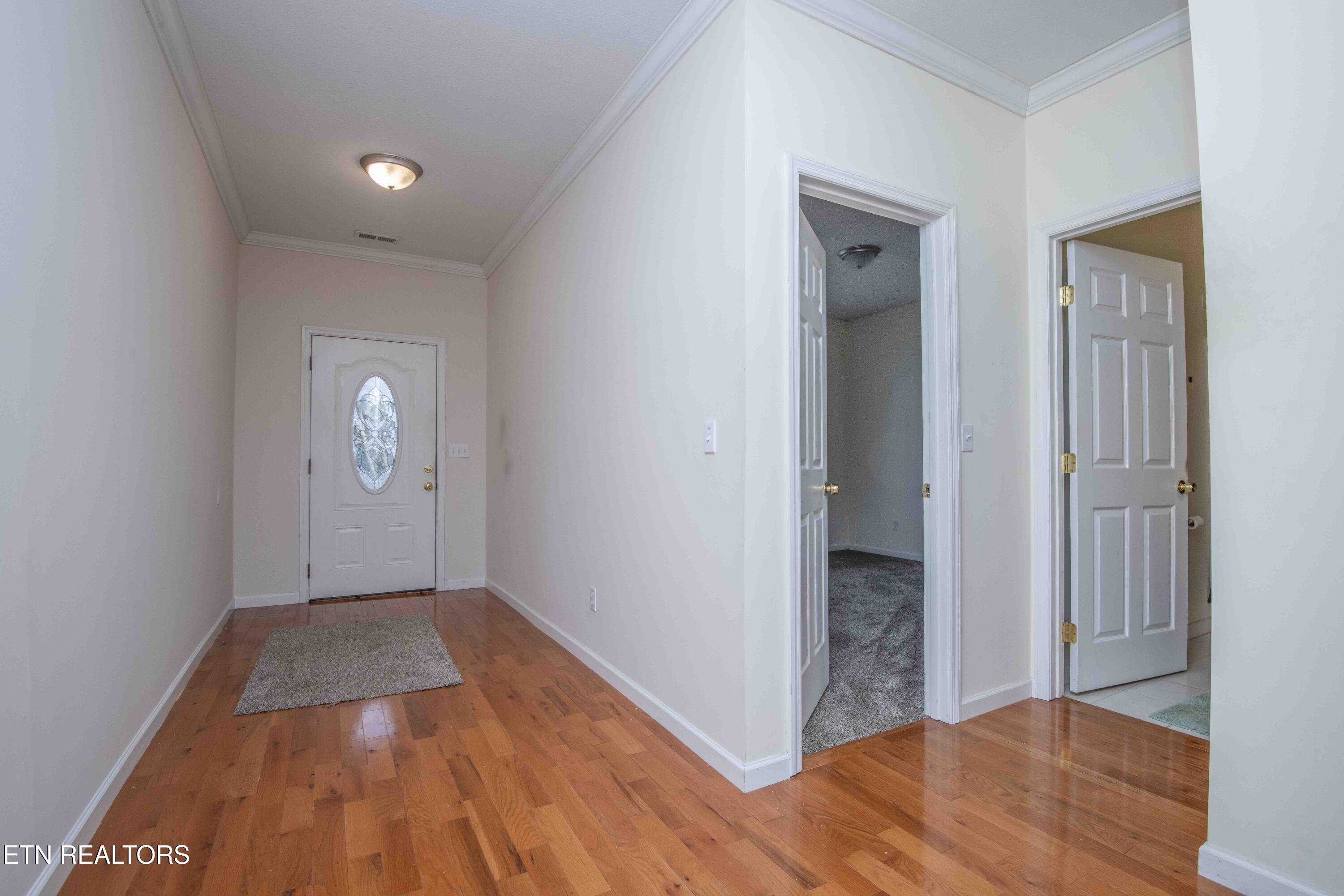 150 Waymier Road Sweetwater, TN 37874 - Photo 6 of 41 foyer_1