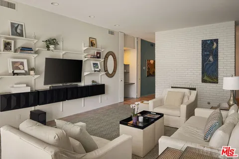 $1,495,000 | 141 South Linden Drive, Unit 204, Beverly Hills, CA 90212