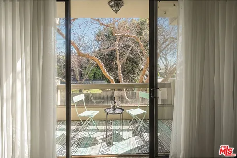 $1,495,000 | 141 South Linden Drive, Unit 204, Beverly Hills, CA 90212