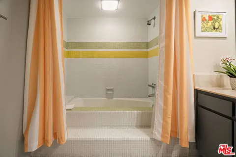 $1,495,000 | 141 South Linden Drive, Unit 204, Beverly Hills, CA 90212