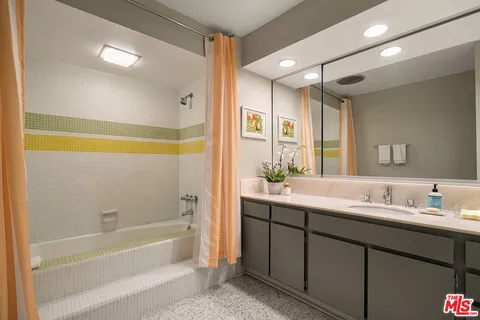 $1,495,000 | 141 South Linden Drive, Unit 204, Beverly Hills, CA 90212