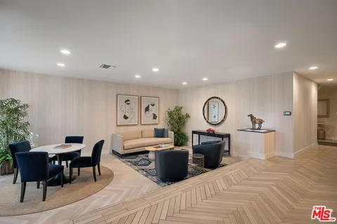 $1,495,000 | 141 South Linden Drive, Unit 204, Beverly Hills, CA 90212