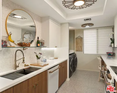 $1,495,000 | 141 South Linden Drive, Unit 204, Beverly Hills, CA 90212