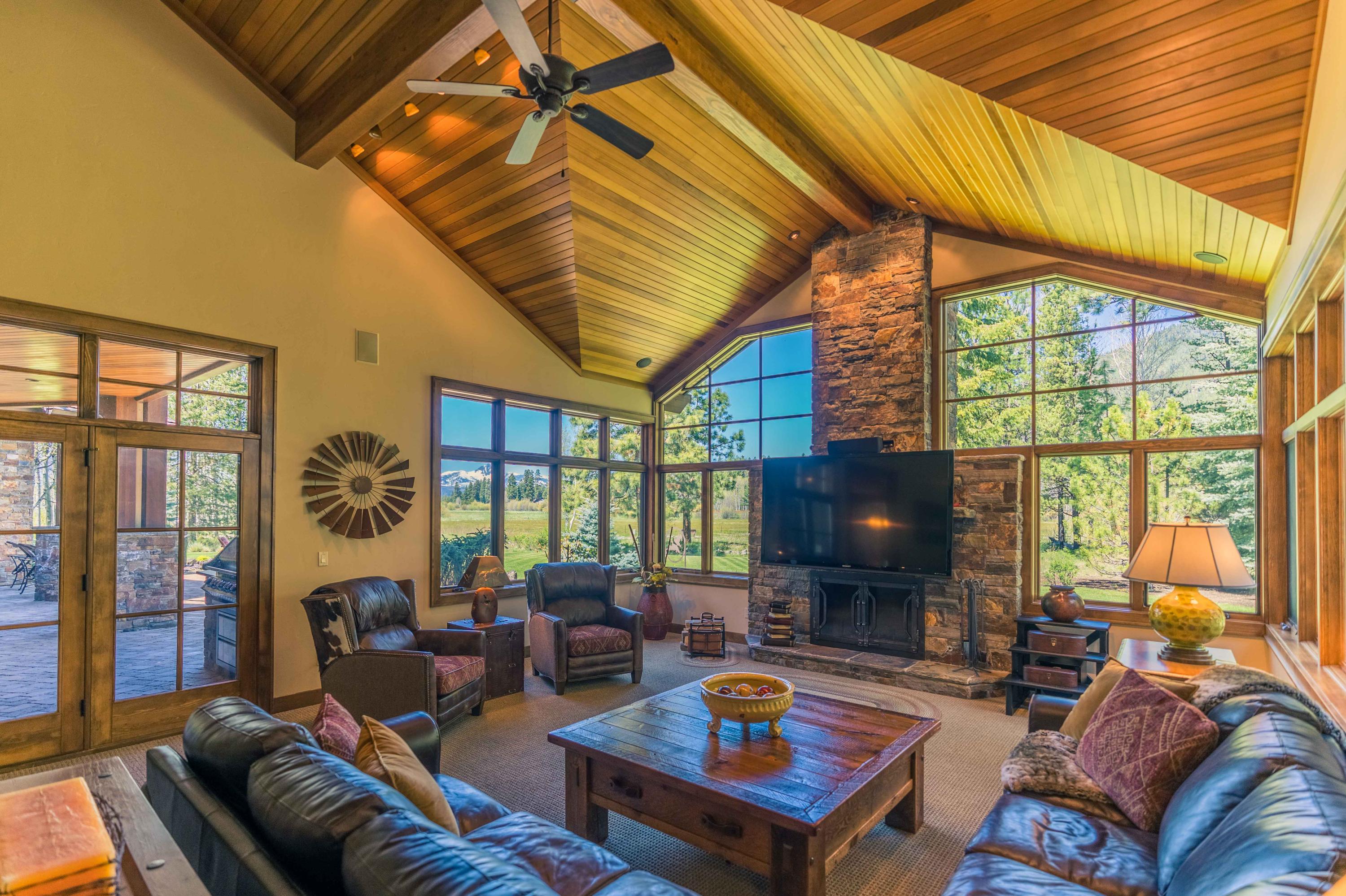 Spectacular views of Three Finger Jack! Family is just off the kitchen area and has access to covered patio.
