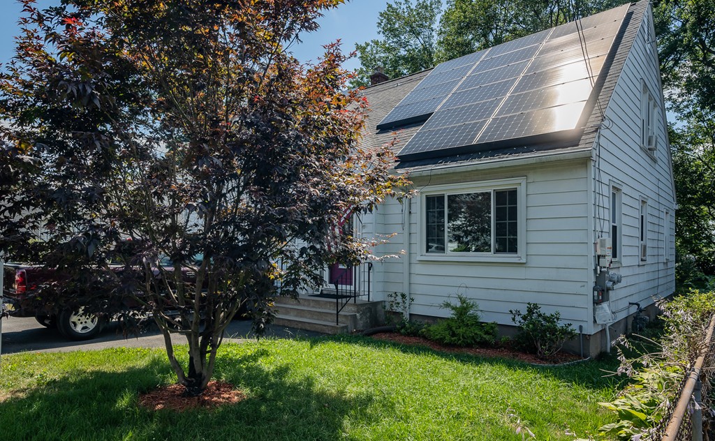 228 Redlands Street Springfield, MA 01104 - Photo 3 of 26 Gallery Image 3