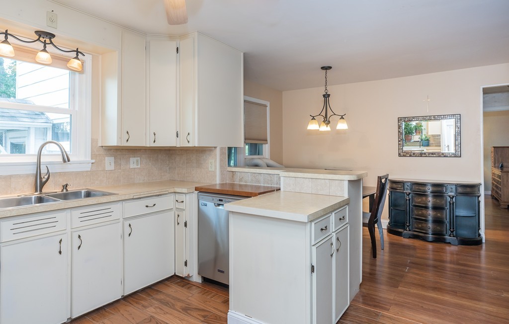 228 Redlands Street Springfield, MA 01104 - Photo 5 of 26 Gallery Image 5