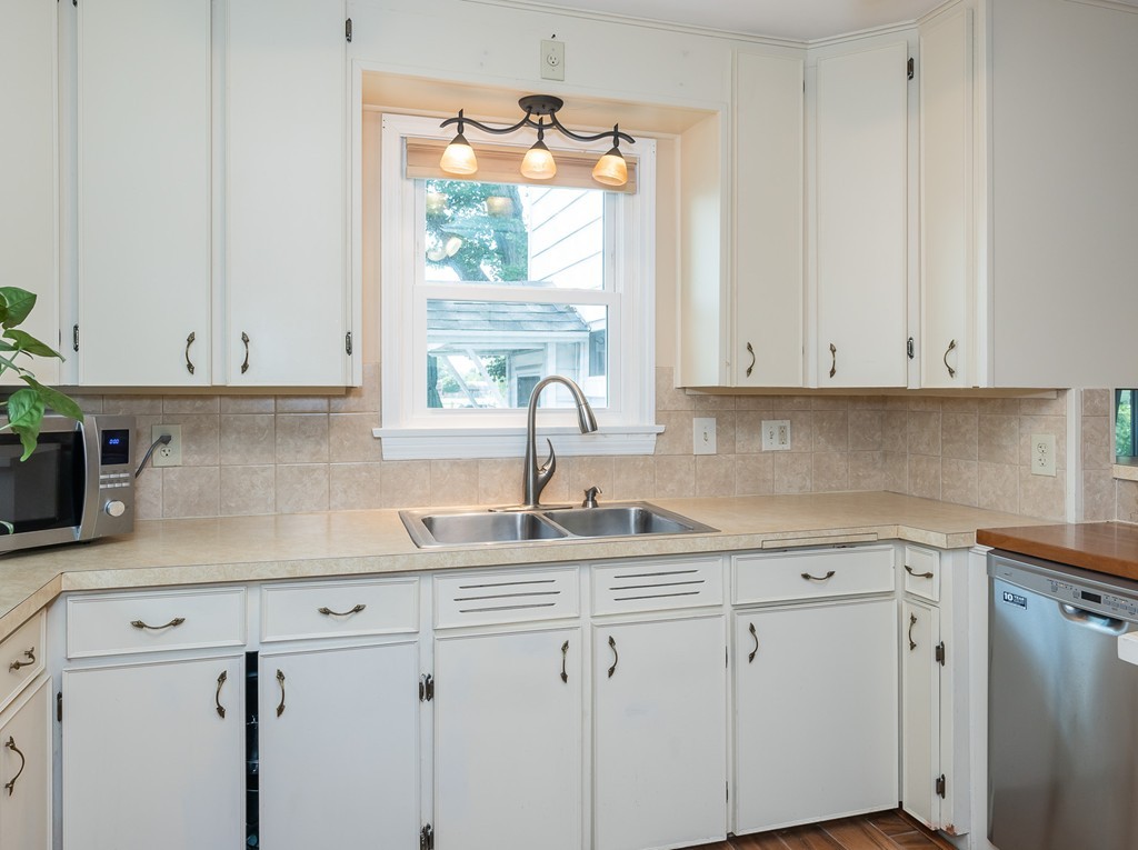 228 Redlands Street Springfield, MA 01104 - Photo 8 of 26 Gallery Image 8