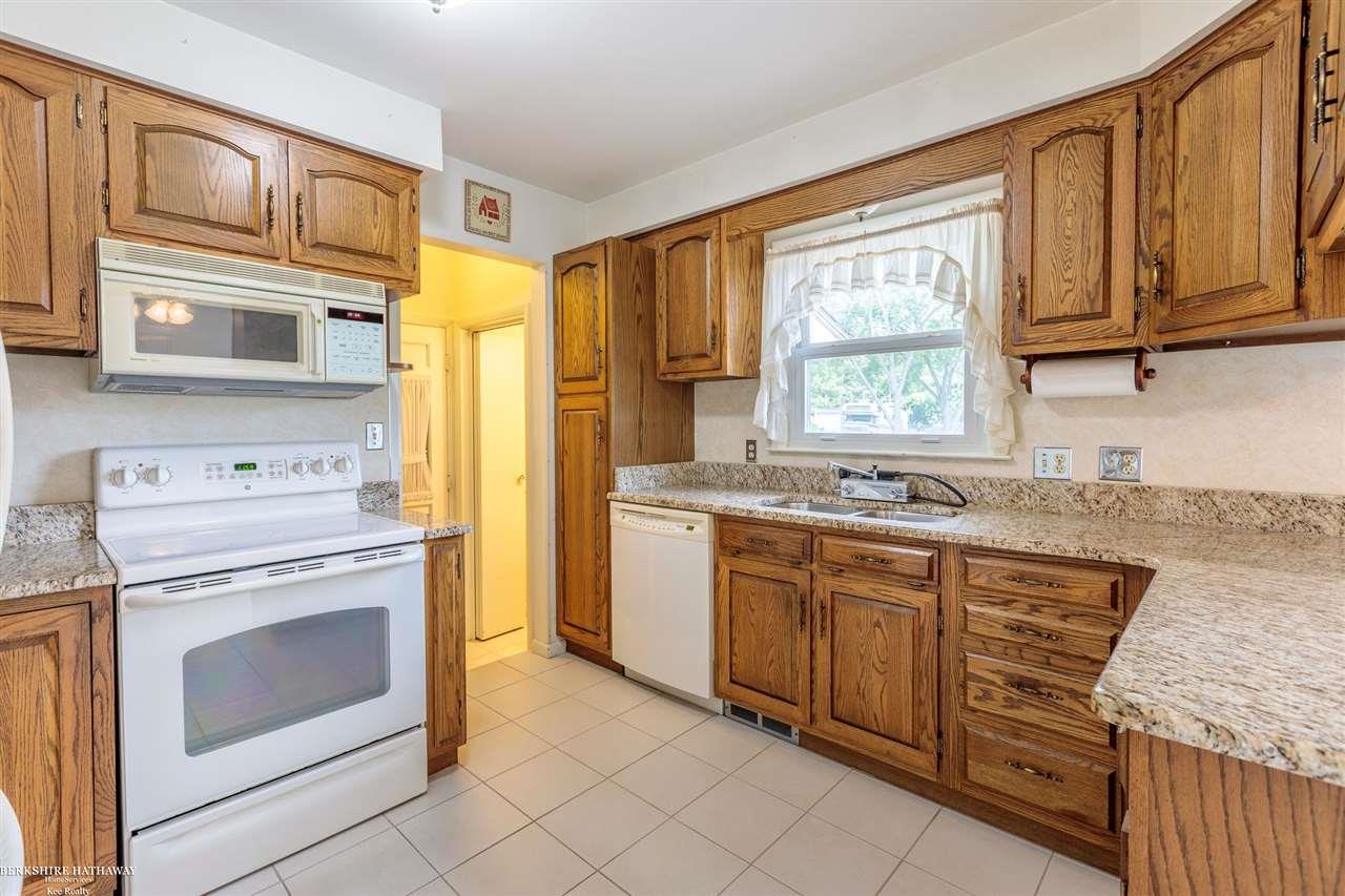 440 Lehigh Road Rochester Hills, MI 48307 - Photo 9 of 28