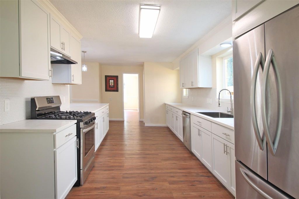 8011 Goldengrove Drive Spring, TX 77379 - Photo 15 of 48 Plenty of cabinet & countertop space