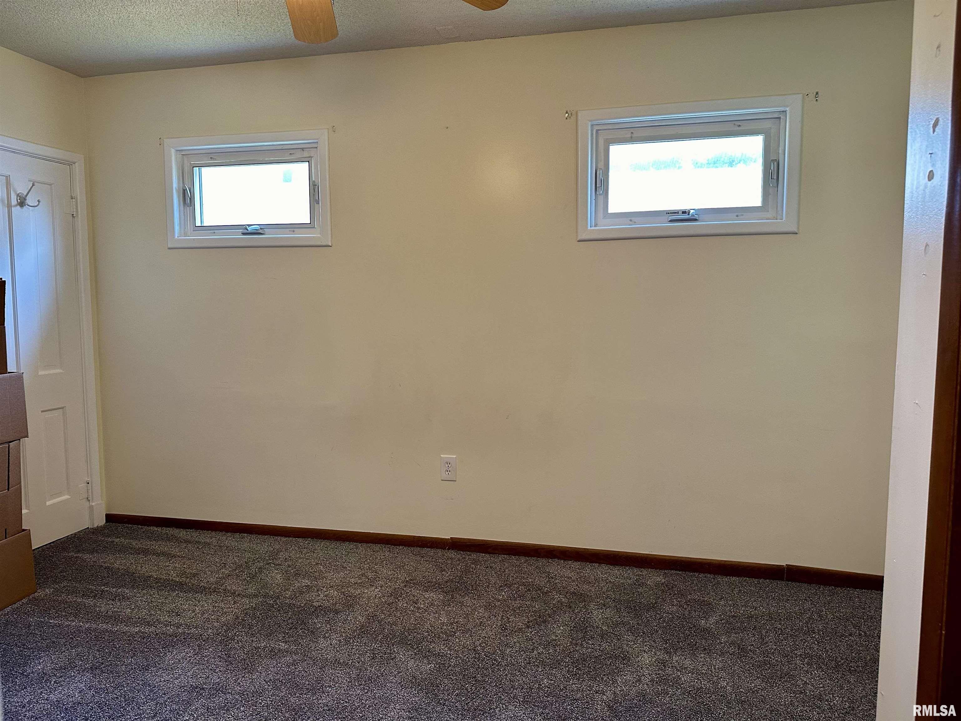 2209 Pershing Boulevard Clinton, IA 52732 - Photo 11 of 19 Gallery Image 11