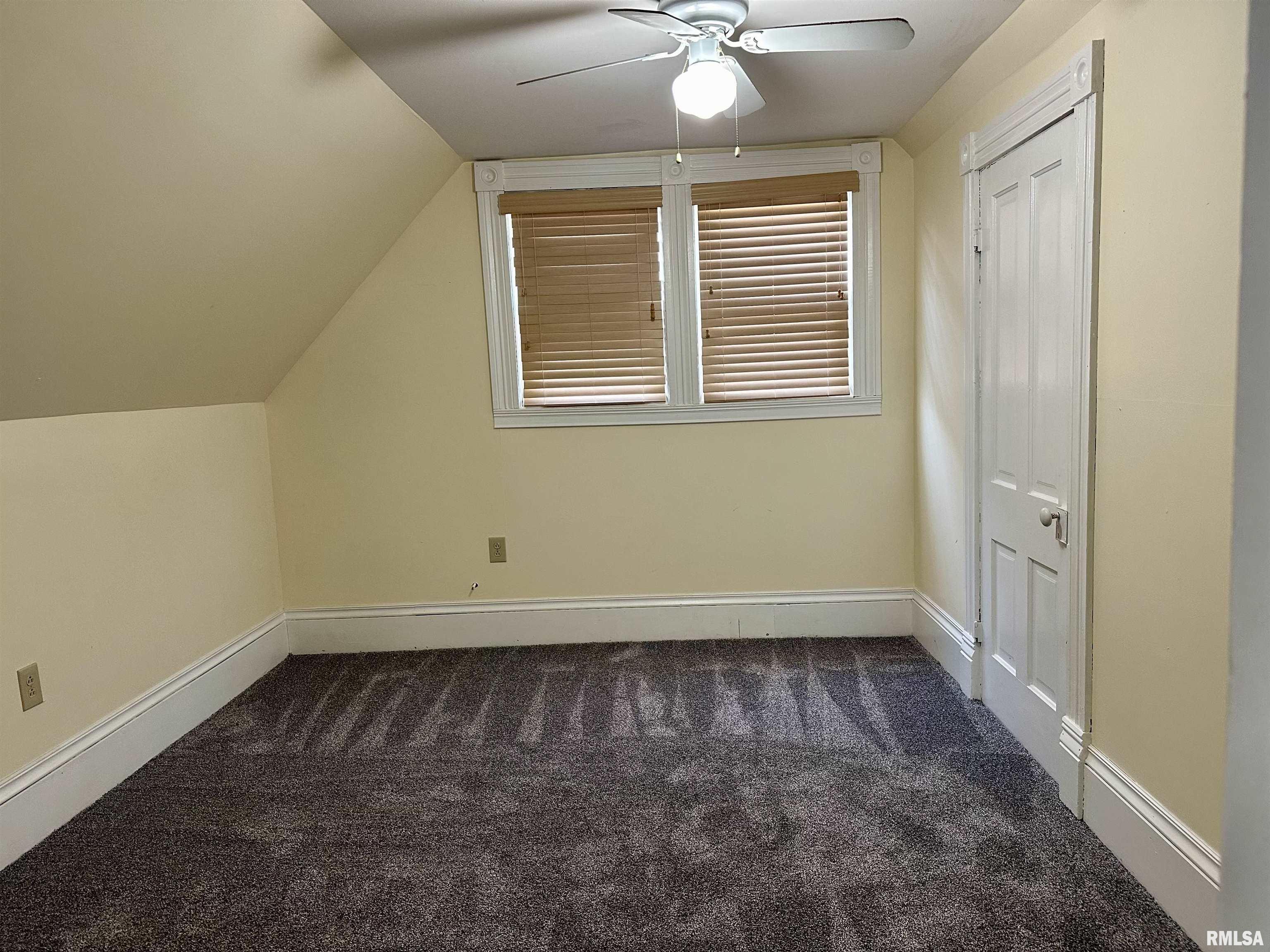 2209 Pershing Boulevard Clinton, IA 52732 - Photo 16 of 19 Gallery Image 16