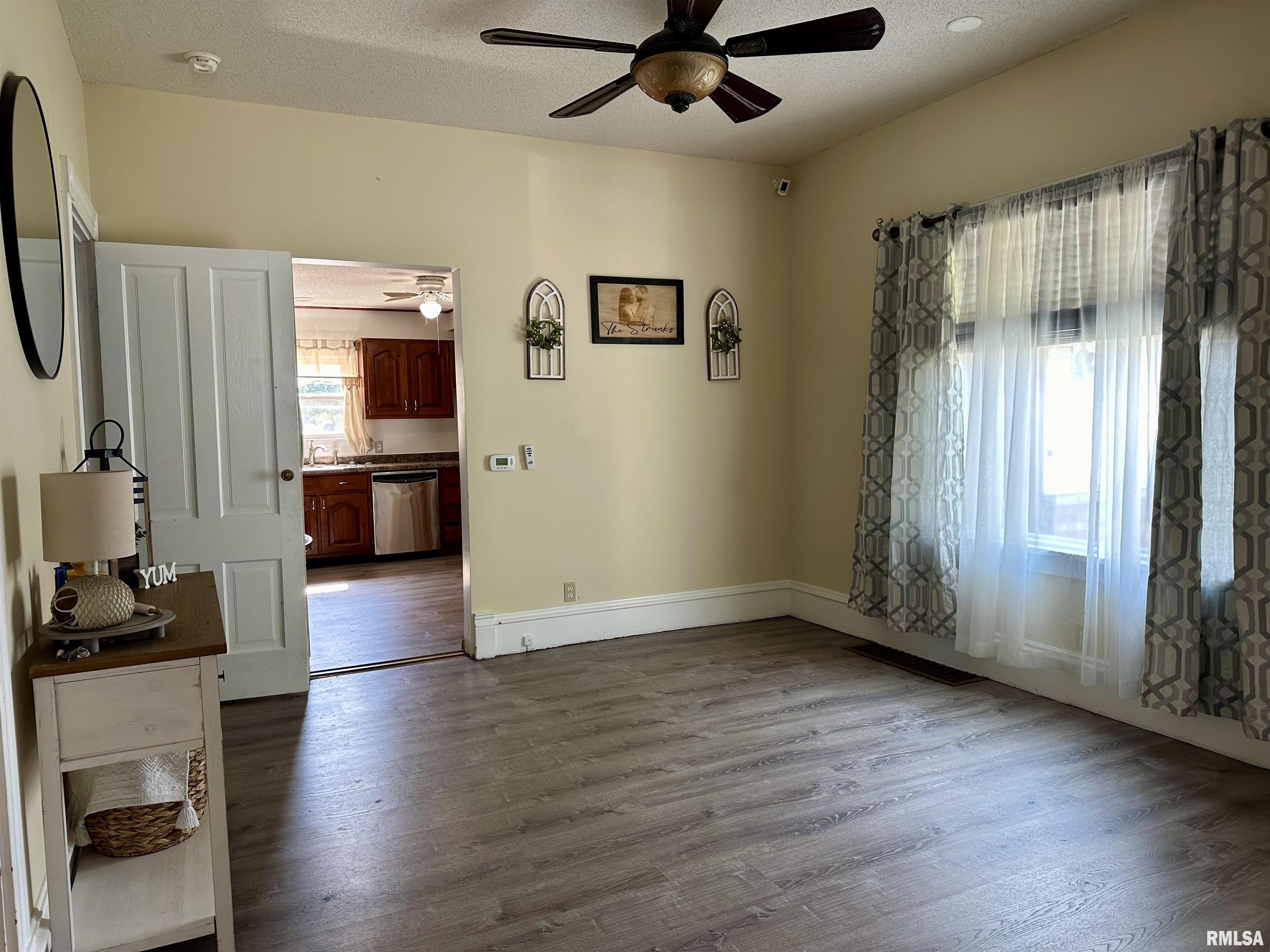 2209 Pershing Boulevard Clinton, IA 52732 - Photo 4 of 19 Gallery Image 4
