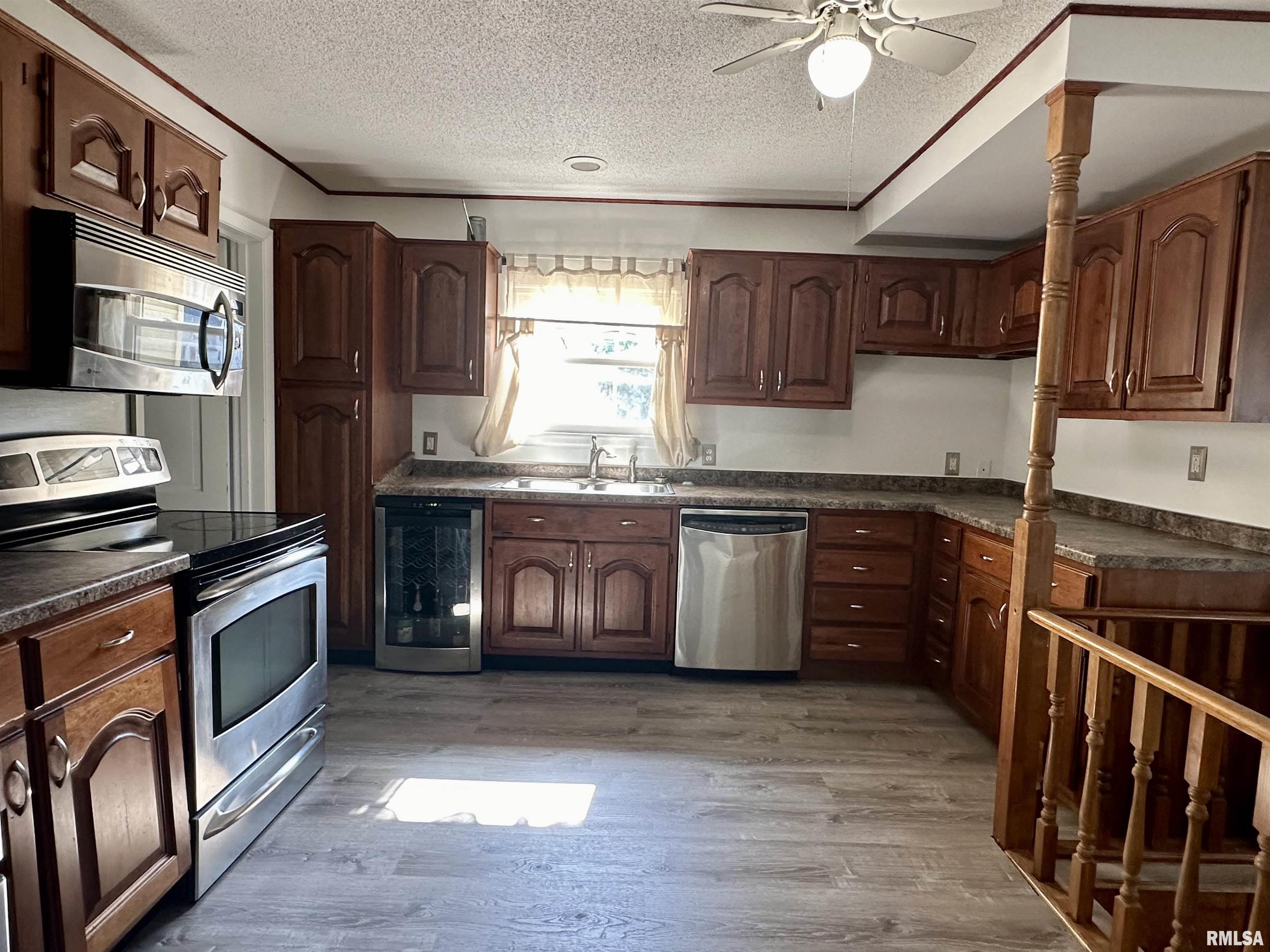 2209 Pershing Boulevard Clinton, IA 52732 - Photo 5 of 19 Gallery Image 5
