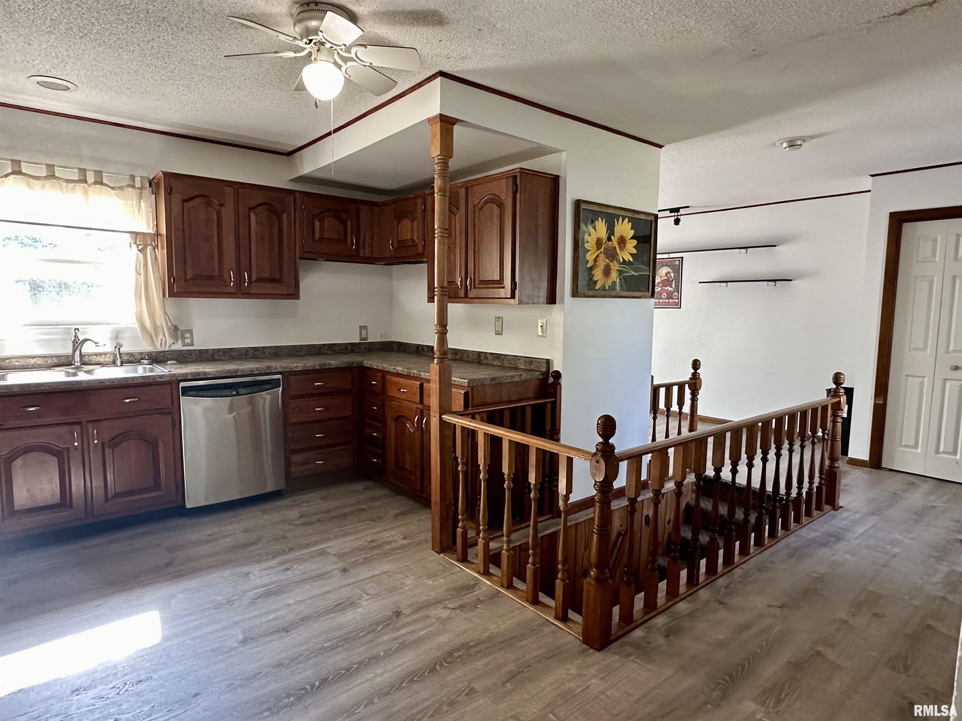 2209 Pershing Boulevard Clinton, IA 52732 - Photo 6 of 19 Gallery Image 6