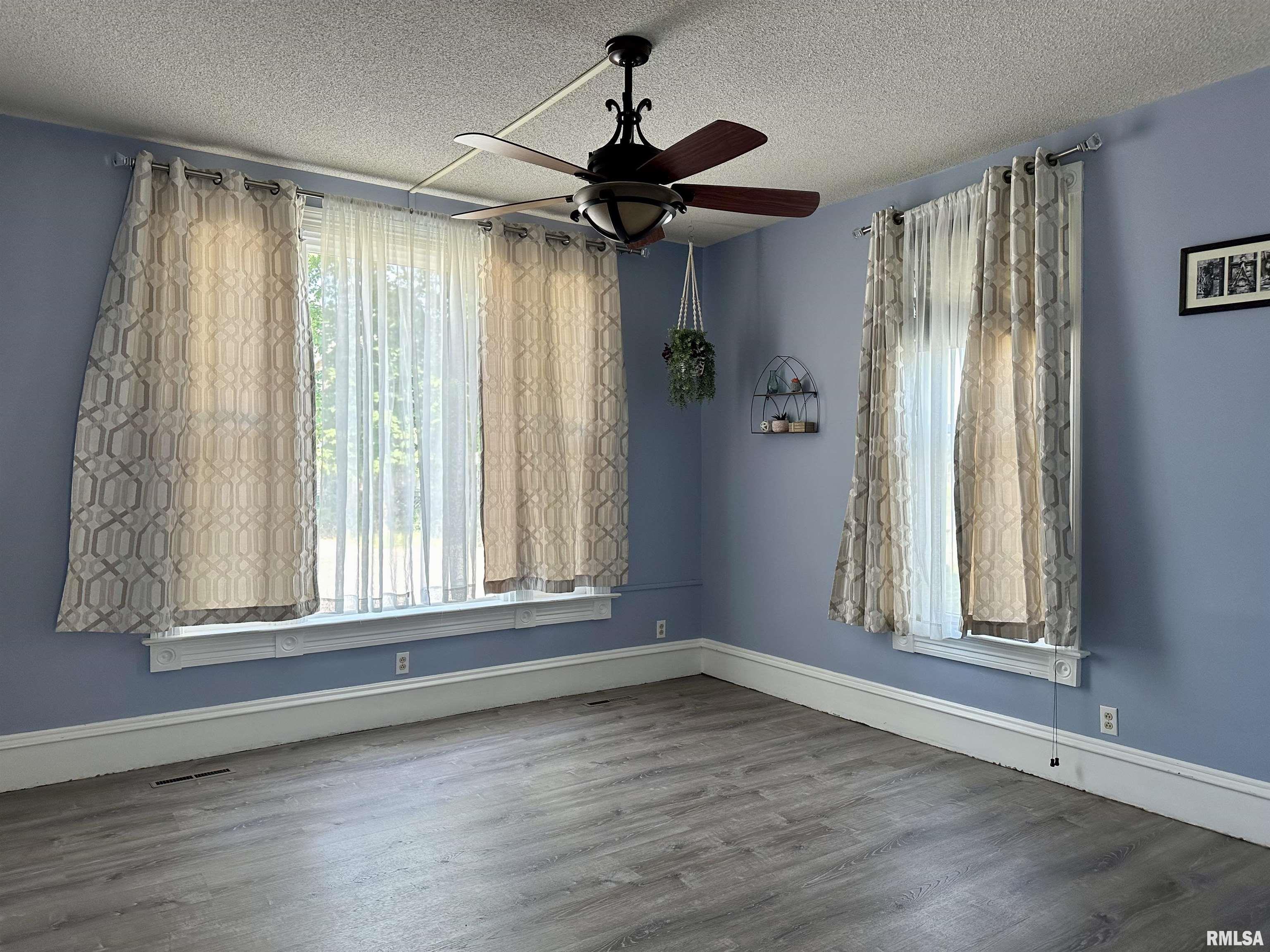 2209 Pershing Boulevard Clinton, IA 52732 - Photo 8 of 19 Gallery Image 8