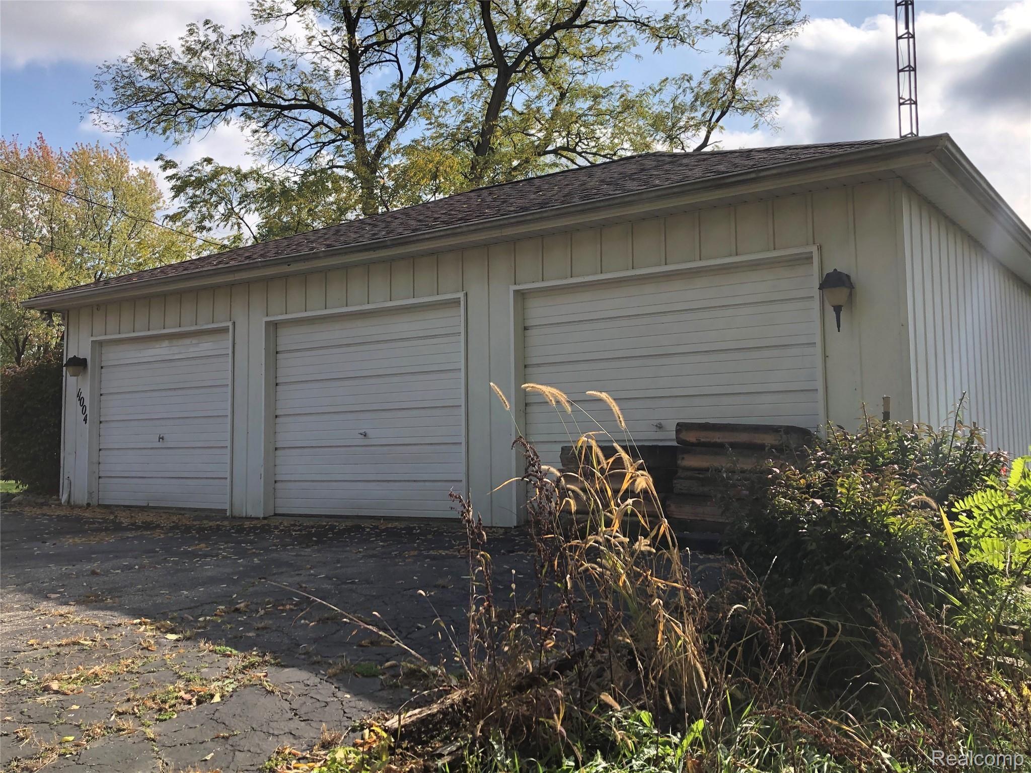 11004 White Lake Road Fenton, MI 48430 - Photo 12 of 19 tempImageunp2ej.jpg