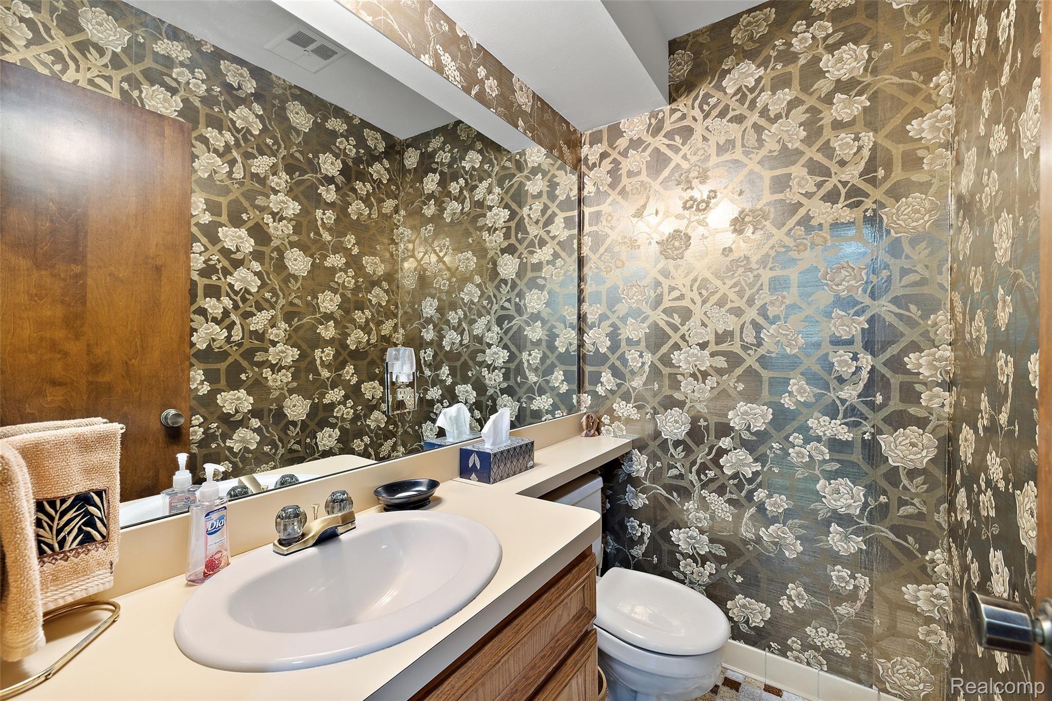 31740 Kelly Road Roseville, MI 48066 - Photo 37 of 44 31740 Kelly Road-39.jpg