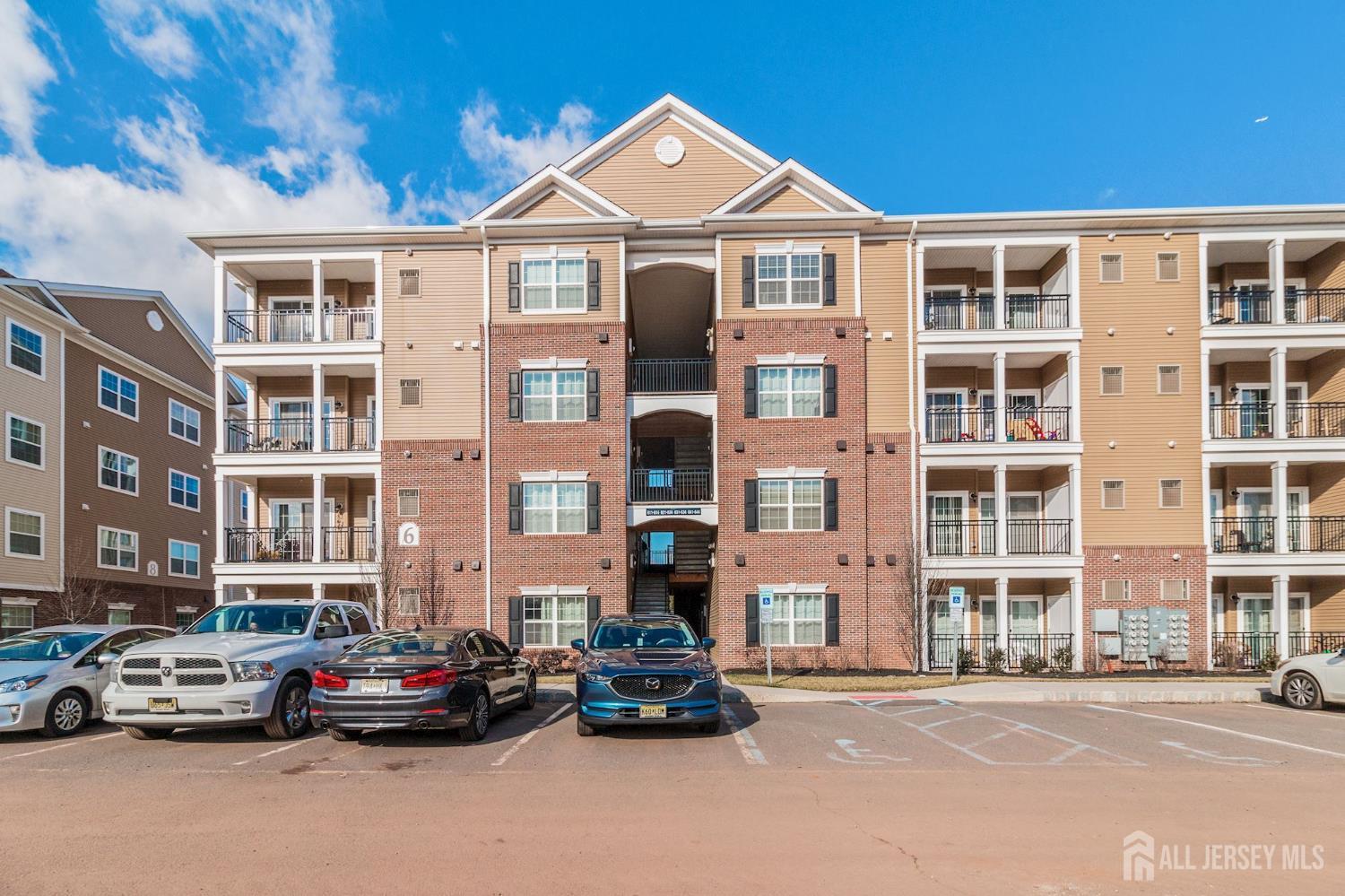 643 Strassle Way, Unit 643 South Plainfield, NJ 07080 - Photo 3 of 22