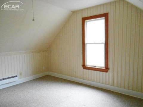 1009 Adams Road Burton, MI 48509 - Photo 8 of 18 20422551-7.JPG