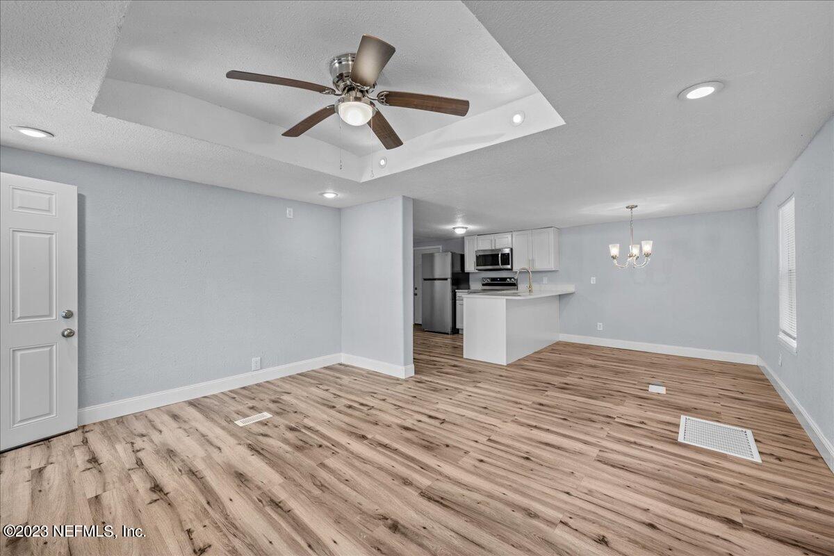 124 Warner Avenue Interlachen, FL 32148 - Photo 8 of 25 Living Room