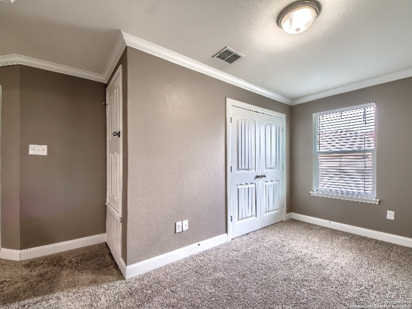 7566 Copper Cove Converse, TX 78109 - Photo 12 of 22 an empty room with windows and closet