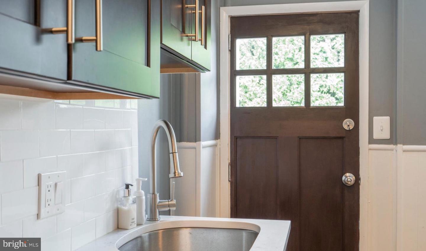 34 Maple Street Conshohocken, PA 19428 - Photo 12 of 35 Eat-in Kitchen