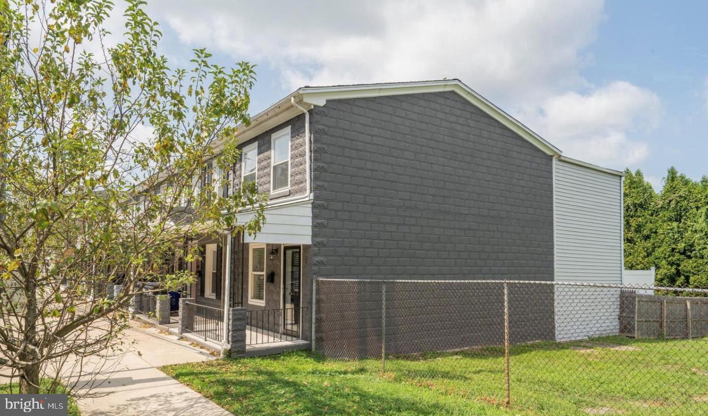 34 Maple Street Conshohocken, PA 19428 - Photo 33 of 35 Side Exterior