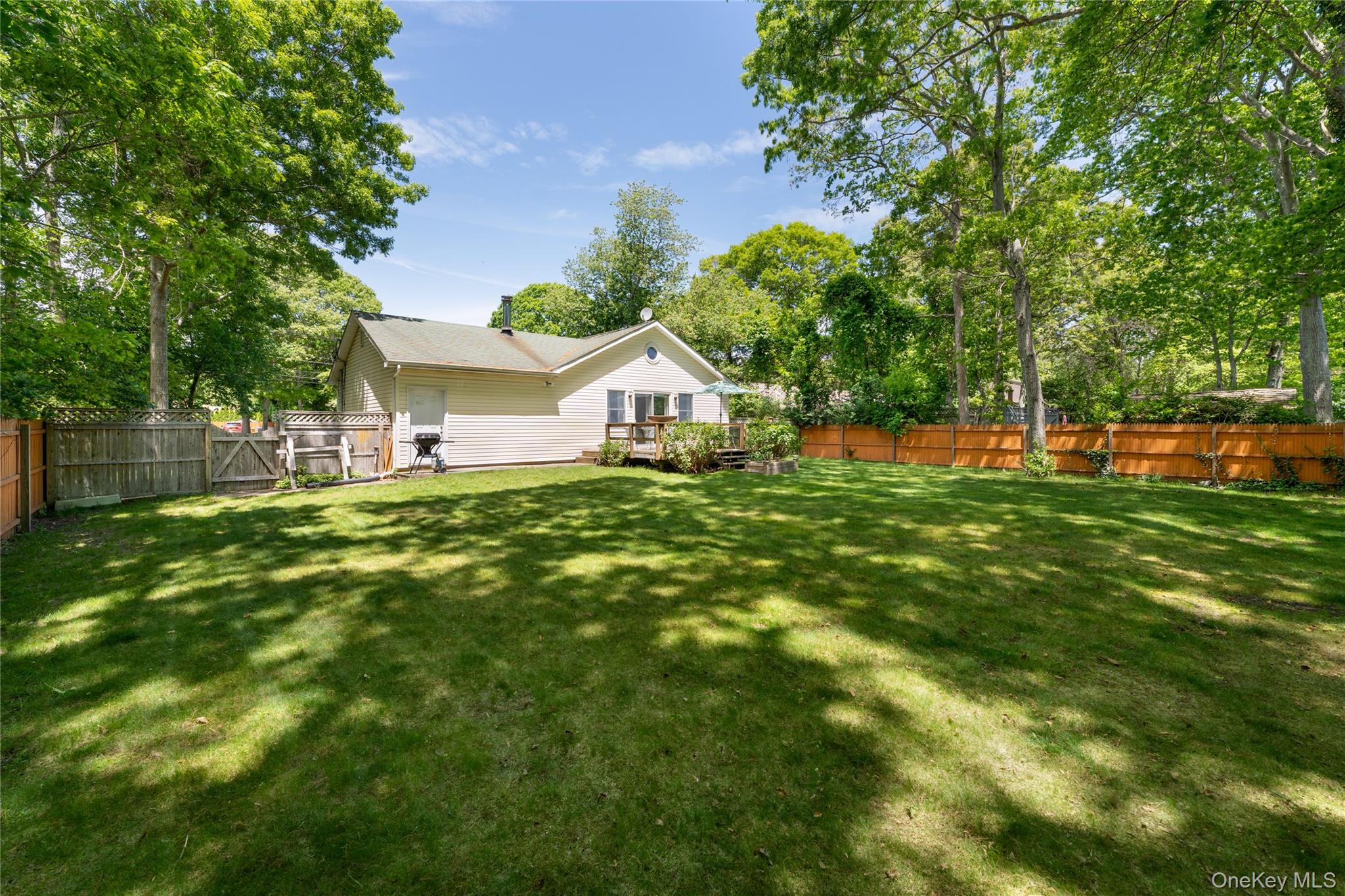 47 Suffolk Road Hampton Bays, NY 11946 - Photo 6 of 42
