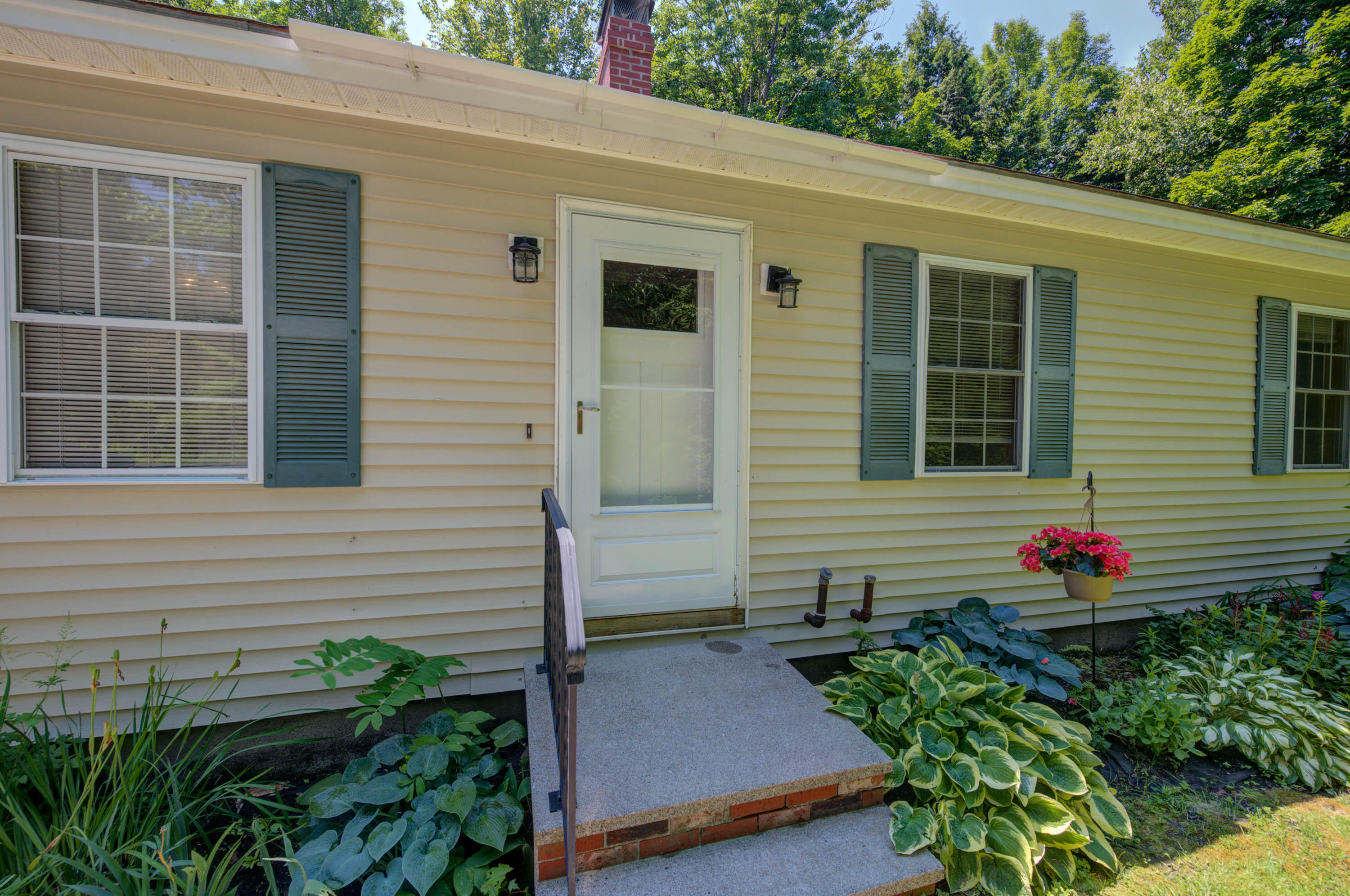 106 Old Waterville Road South China, ME 04358 - Photo 4 of 28 pic-4