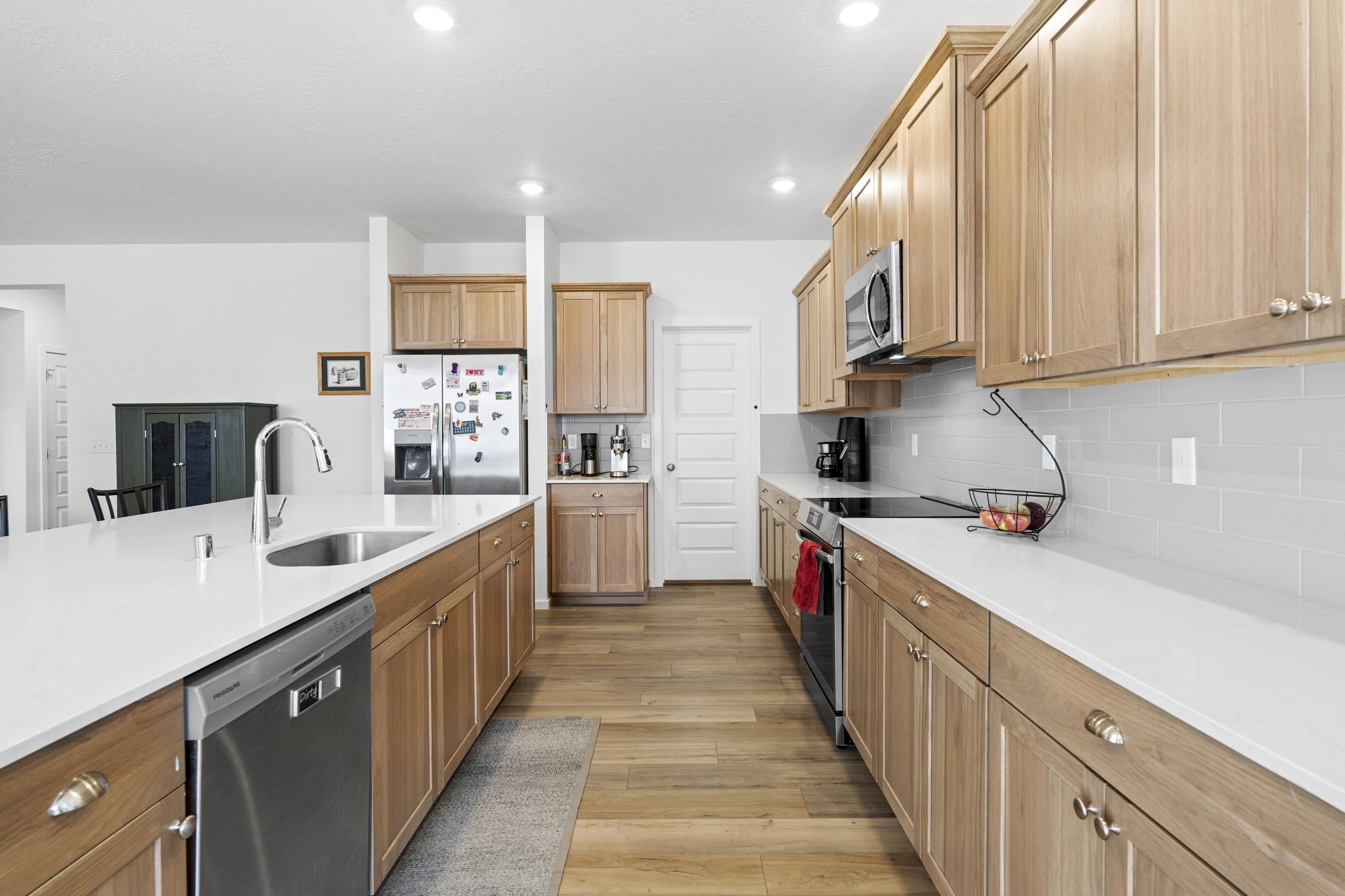 10813 North Beaverhead Road Spokane, WA 99208 - Photo 17 of 37