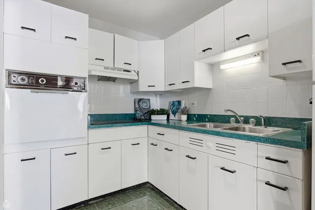 $129,000 | 6301 North Sheridan Road, Unit 18P, Chicago, IL 60660